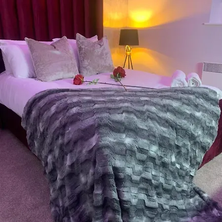 Sapphire Suite By Emerald Apartments *